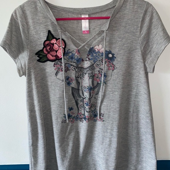 No Boundaries- Elephant Print Tee - Picture 1 of 5